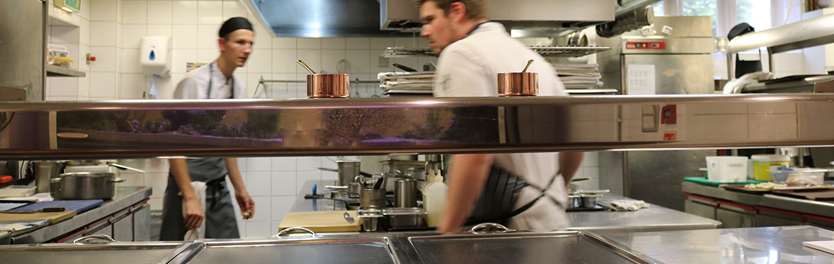 Dobradiça Plástica para Cozinha