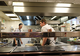 Dobradiça Plástica para Cozinha